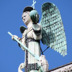 Statua San Michele Lucca