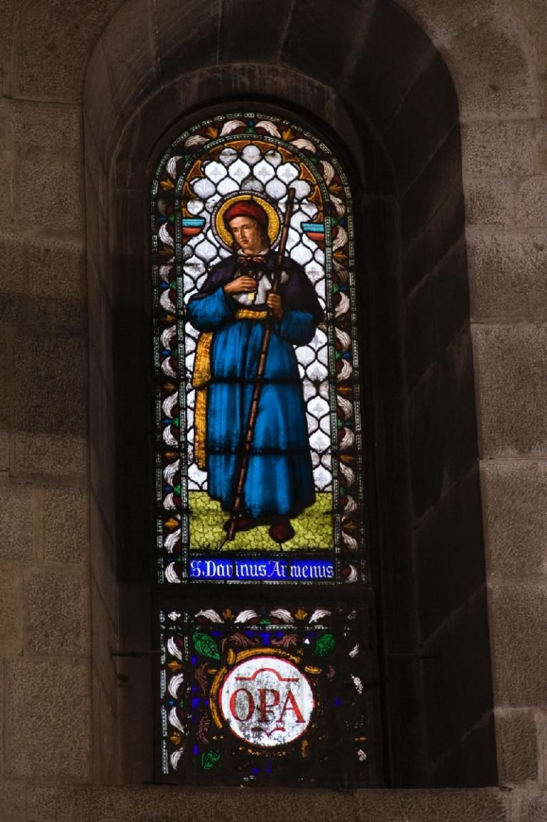 Vetrata con San Davino Armeno
